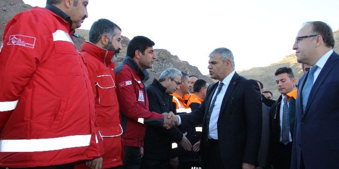 Başbakan Yardımcısı Kaynak Göçük Bölgesinde