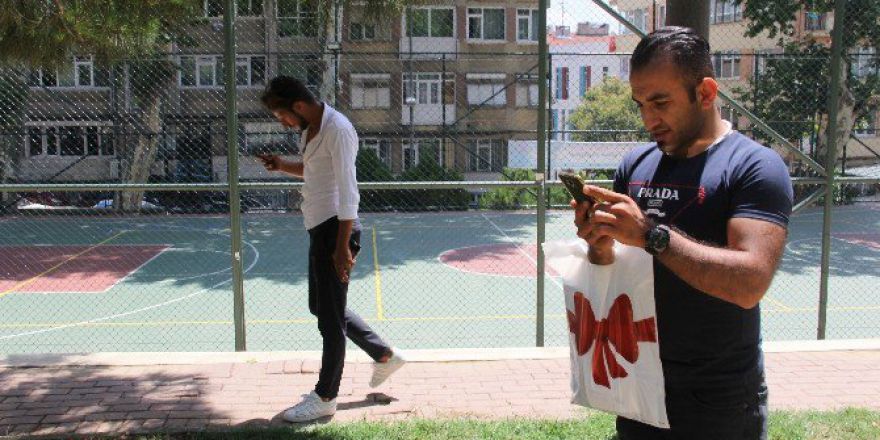 İstanbul’da ’Pokemon Go’ Çılgınlığı