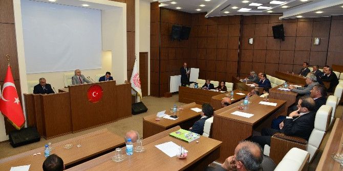 Vali Necati Şentürk, 2017 Yılı Bütçe Çalışmalarını Değerlendirdi