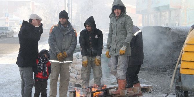 Eksi 22 Derecede Ekmek Parası İçin Çalışıyorlar