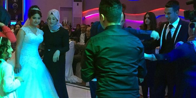 ’Çarşaflı’ Erkek Evlendi