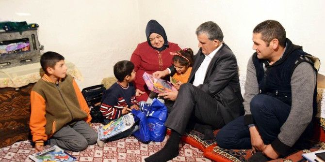 Vali Ve Eşi Aile Ziyaretlerinde