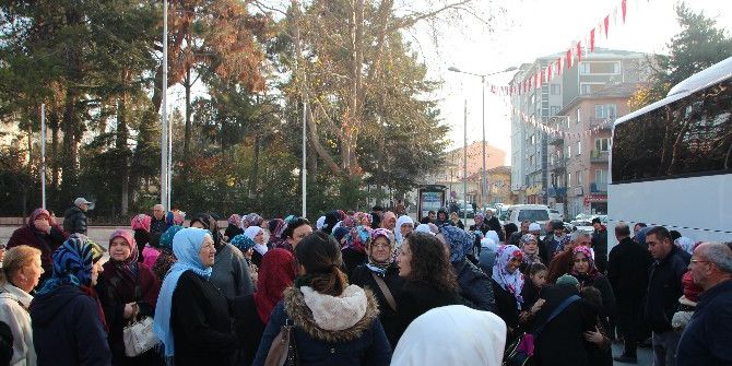 Bilecik’te 87 Kişilik Umre Kafilesi Kutsal Topraklara Uğurlandı