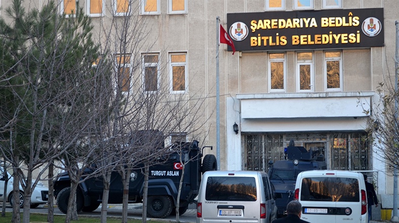 Bitlis Belediyesi Eş Başkanları gözaltına alındı