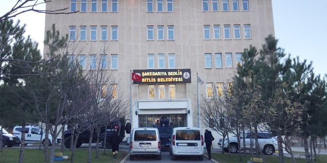 Bitlis Belediyesi Eş Başkanları Gözaltına Alındı