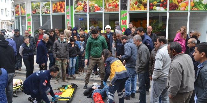 Otomobil Motosiklete Çarpıp Kaçtı