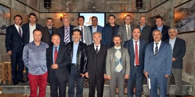 Bitlis’teki Emekli Öğretmenler Bir Araya Geldi