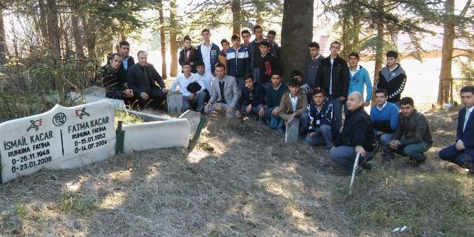 Öğretmenler Ebediyete İntikal Eden Meslektaşlarını Unutmadı