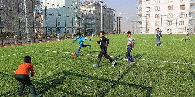Karaman’da 8 Yeni Mest Spor Sahasında Çalışmalar Tamamlandı