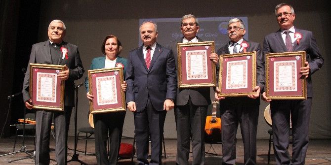 Mersin’de Öğretmenler Günü Törenle Kutlandı