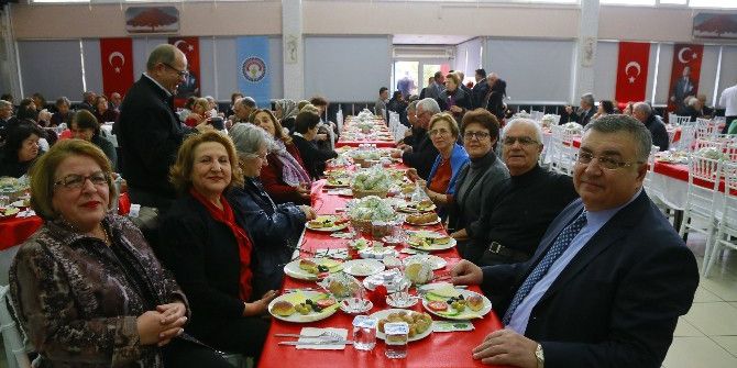 Kırklareli Belediyesi Emekli Öğretmenleri Unutmadı