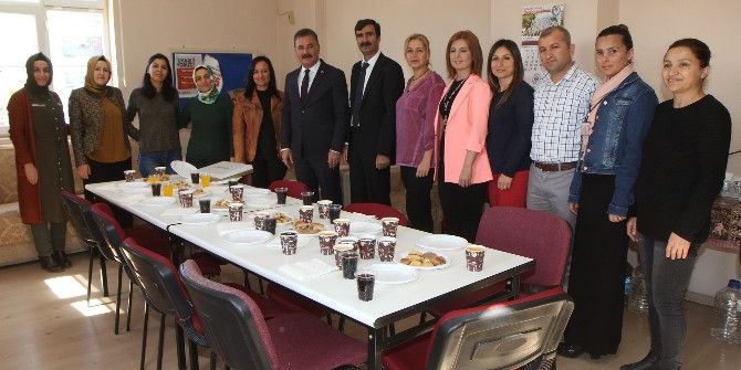 Başkan Tuna’dan Öğretmenler Günü’nde Tüm Okullara Çiçek