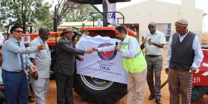 Tika’dan Namibyalı Çiftçilere Ekipman Desteği