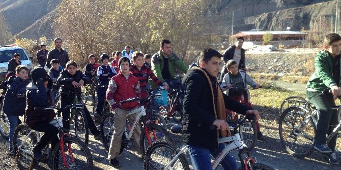 Uzundere’de Bisiklet Turu Ve Basketbol Turnuvası Düzenlendi