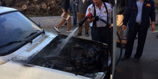 Seyir Halindeki Otomobil Alev Aldı