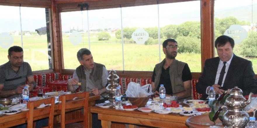 -Rektör Adayı Prof. Dr. Kazan, Basınla Buluştu