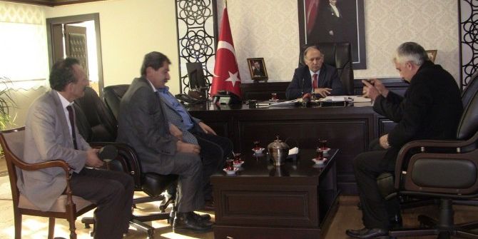 Vali Doğanay Bir Grup Muhtarla Görüştü