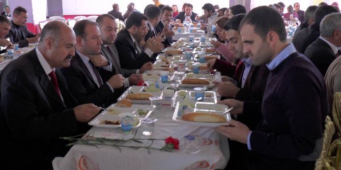 Oğuzeli Belediye Başkanı Kılıç’tan Öğretmenlere Yemek