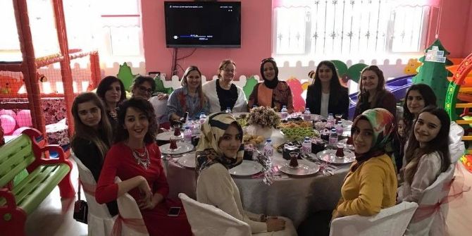 Düzce Şükran Öney Anaokulunda Öğretmenlere Özel Kutlama