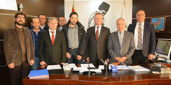 Dinar’a Fabrika Kuracak Firma İle İmzalar Atıldı