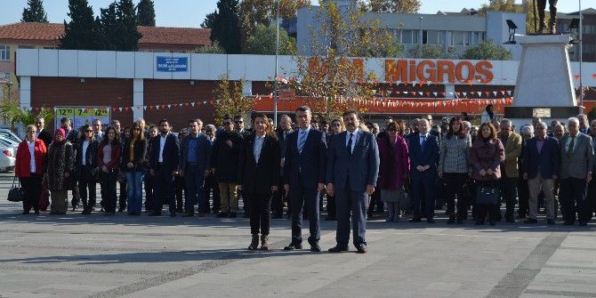 24 Kasım Öğretmenler Günü Edremit’te Kutlandı