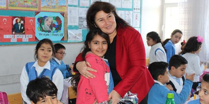 Öğrencilerden Öğretmenlerine Öğretmenler Günü Sürprizi