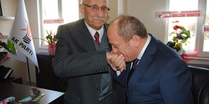 Şentürk, Ak Parti Tarafından Yılın Öğretmeni Seçildi