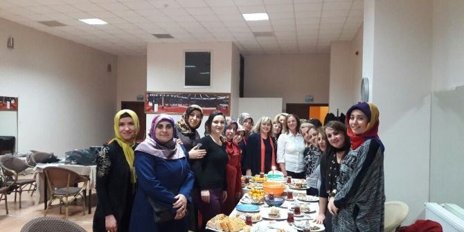 Ak Parti Kadın Kollarından Erdemir İşçilerine Destek