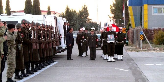 Fırat Kalkanı Harekatı’nda Şehit Olan 3 Askerin Cenazeleri Memleketlerine Uğurlandı