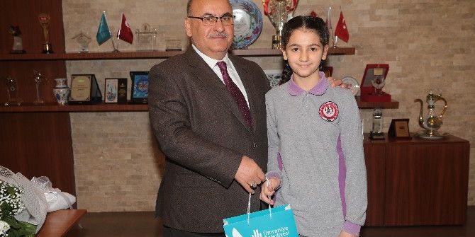 Minik Öğrencilerden Başkan Hasan Can’a Sürpriz Ziyaret