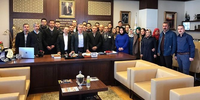 Başkan Çetin’den Öğretmenlere Çiçekli Kutlama