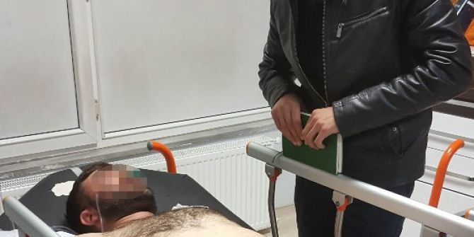 Bıçaklı Saldırıya Uğrayan Genç Hastanelik Oldu