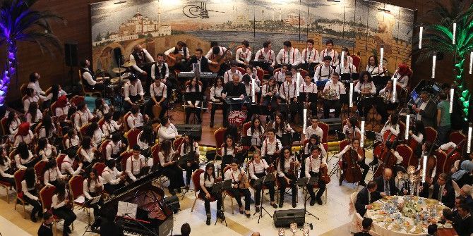 Öğrencilerden Öğretmenlerine Konser