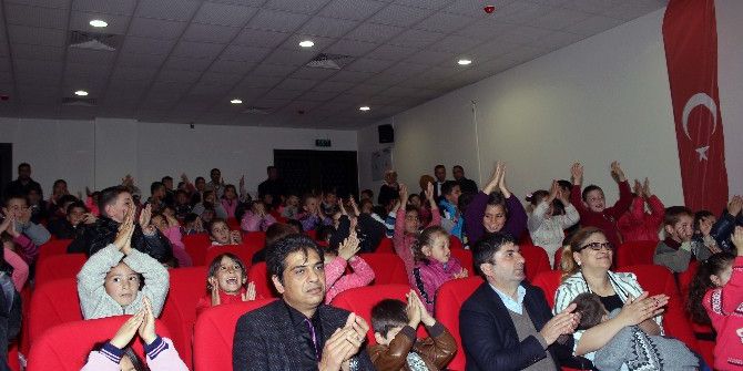 Öğrencilere Tiyatroyla Trafik Eğitimi