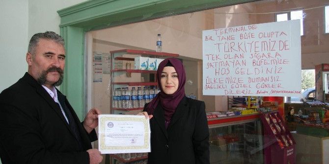 Aylık 2 Bin Liralık Kârdan Vazgeçerek Sigara Satmıyor