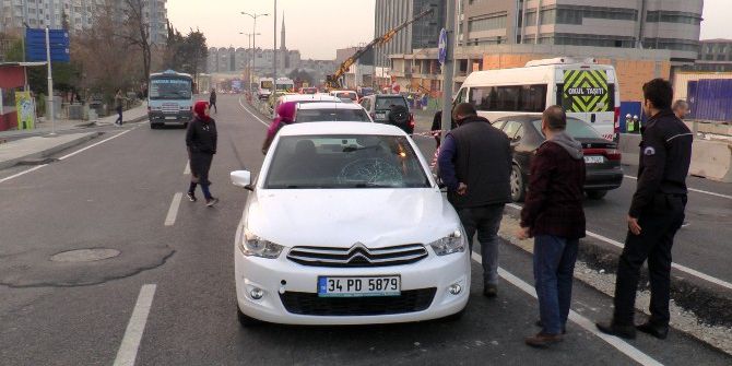 Üniversite Öğrencisine Otomobil Çarptı