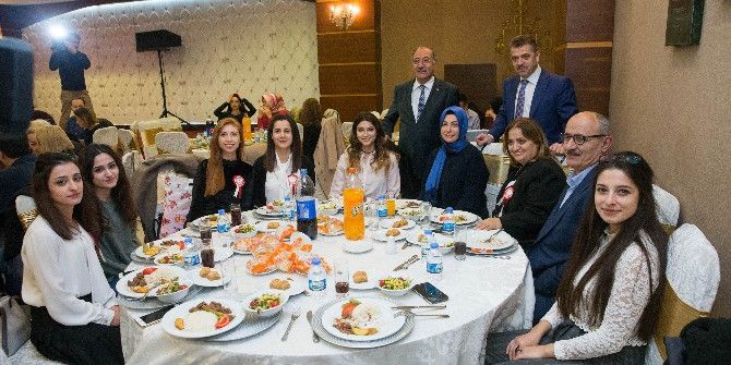 Öğretmenler, Niran Ünsal Şarkılarıyla Eğlendi