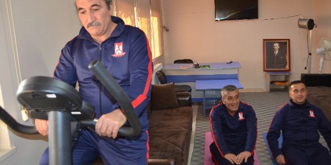 İtfaiye Erleri Yangınlara Her Gün Düzenli Spor Yaparak Hazırlanıyor