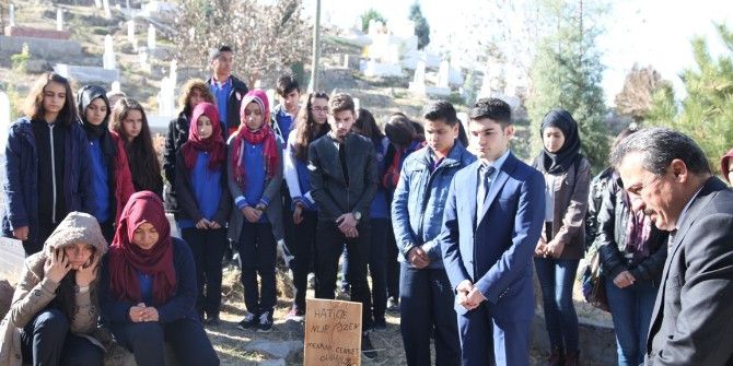 Seydişehir Belediyesi Gençlik Meclisi’nden Trafik Kazasında Hayatını Kaybeden Öğretmenin Mezarına Ziyaret