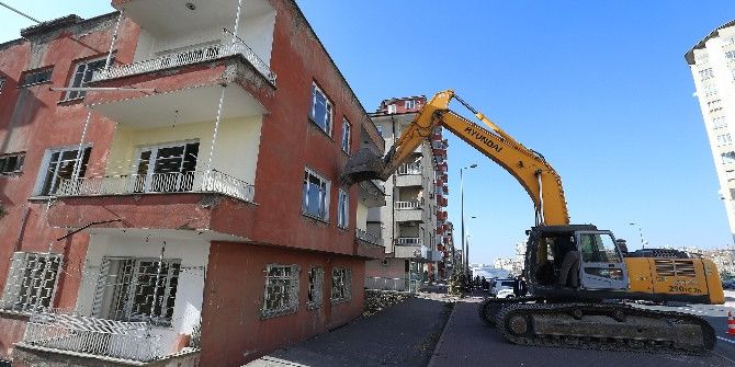 Viraneler Yıkılıyor, Geleceğe Dönüşüm Başlıyor