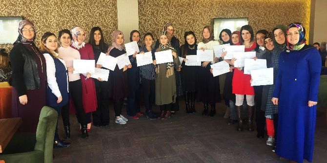 Pursaklar’da 18 Kadın Hızlı Yazma Sertifikası Aldı