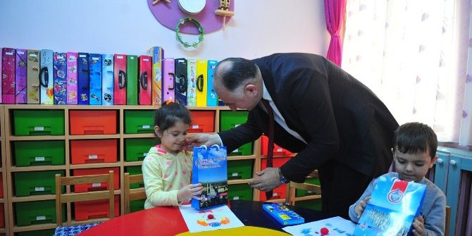 Çağlayan Miniklere Diş Macunu Ve Fırçası Dağıttı