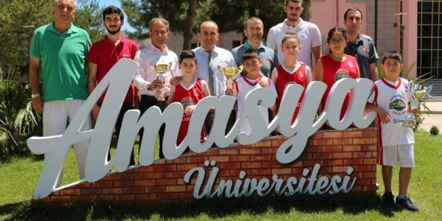 Minik Basketbolculardan Rektör Orbay’a Ziyaret