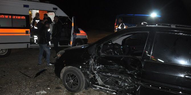 Kafa Kafaya Çarpıştılar: 3 Yaralı