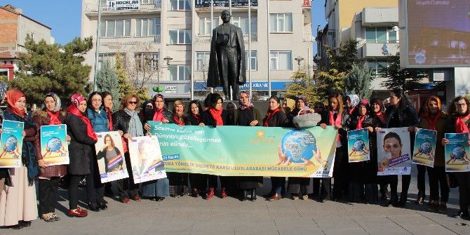 Aksaray’da Ak Partili Kadınlardan Basın Açıklaması
