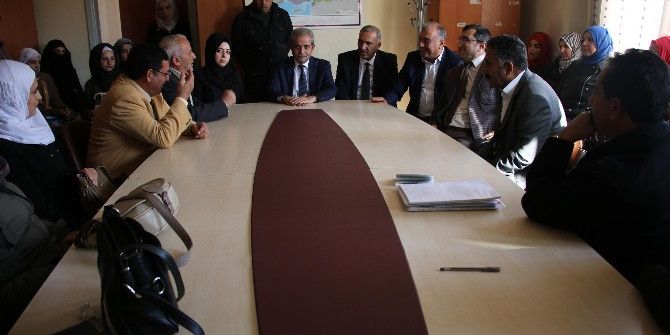 Demirkol Öğretmenlere Karanfil Dağıttı