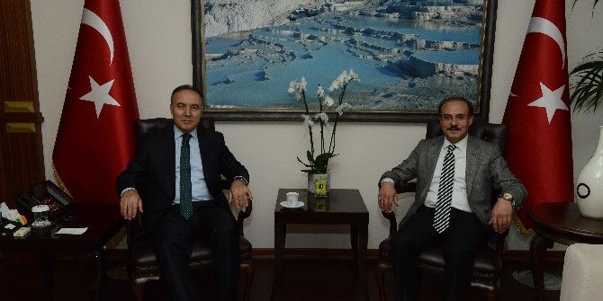 Yozgat Valisi Yurtnaç, Denizli Valisi Altıparmak’ı Ziyaret Etti