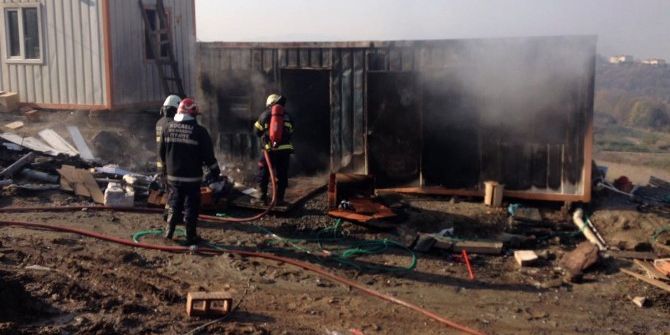 İşçilerin Kaldığı Prefabrik Yandı