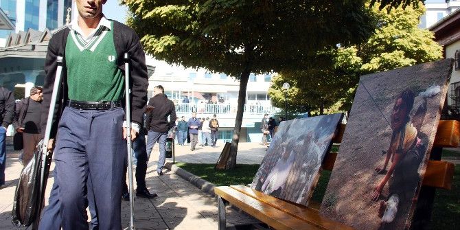 Suriyeliler Şehit Üsteğmenin Resminin Bulunduğu Broşürler Dağıttı