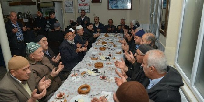 “Bereket Sofrası” Yeni Cami’de Kuruldu